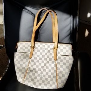 SOLDAuthentic Louis Vuitton Totally PM Damier Azur